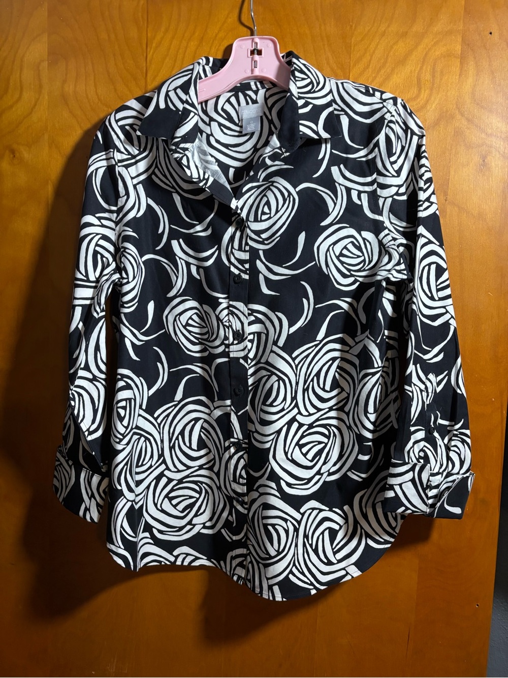 Chico's Black & White Floral Swirl Button-Down Shirt, size 0/small